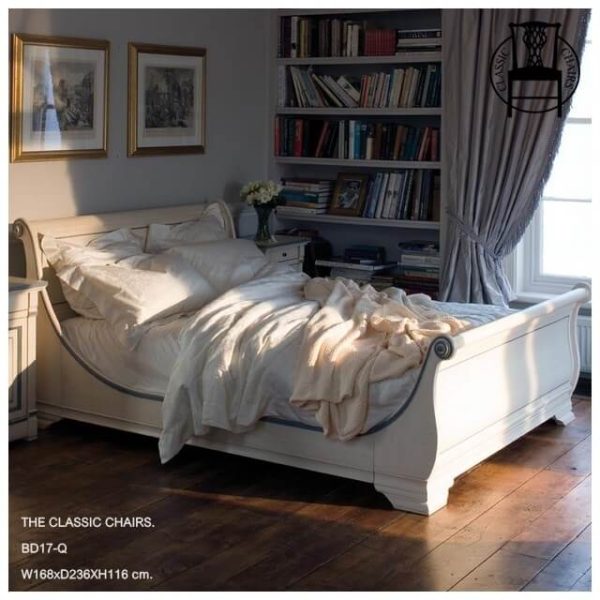 The CLASSIC SLEIGH BED