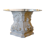 Round dining table