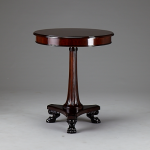Gueridon table with round top