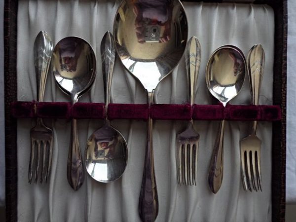 Rogers serving/teatime cutlery